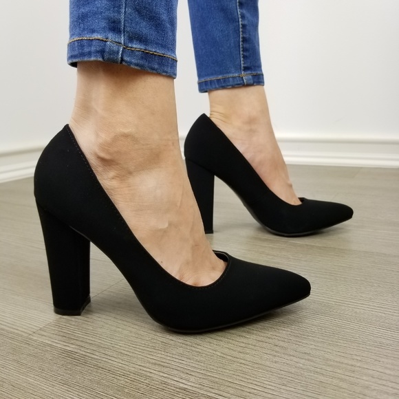 Pointy toe black velvet pumps - Picture 8 of 8